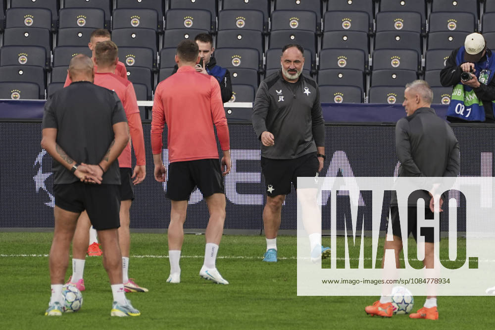 Ahead of Fenerbahce v Slavia Prague - UEFA Champions League ISTANBUL, TURKIYE - OCTOBER 19: Head coach Jindrich Trpisovsky of Slavia Prague leads the training session ahead of their UEFA Champions League match between Fenerbahce and Slavia Prague at Chobani Stadium in Istanbul, Turkiye, on October 19, 2026. Beyza Comert Anadolu Istanbul Turkey. Editorial use only. Please get in touch for any other usage.