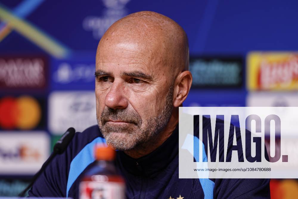 , Estadio do Dragao , season 2026 2027 , UEFA Champions League football , press conference, PK, Pressekonferenz PSV , Picture shows PSV trainer coach Peter Bosz during the press conference Press conference and training PSV x208820170x