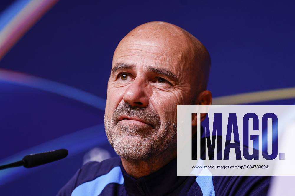 , Estadio do Dragao , season 2026 2027 , UEFA Champions League football , press conference, PK, Pressekonferenz PSV , Picture shows PSV trainer coach Peter Bosz during the press conference Press conference and training PSV x208820189x