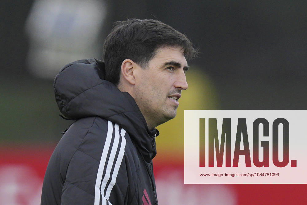 Liverpool Training, Champions League Liverpool FC manager Andoni Iraola watches as his players warm up during the Liverpool Training Session ahead of the UEFA Champions League Matchday 3 v Villarreal CF, AXA Training Centre, Liverpool, United Kingdom on 19 October 2026 Credit: Steve Flynn Every Second Media Editorial use only. All images are copyright Every Second Media Limited. No images may be reproduced without prior permission.