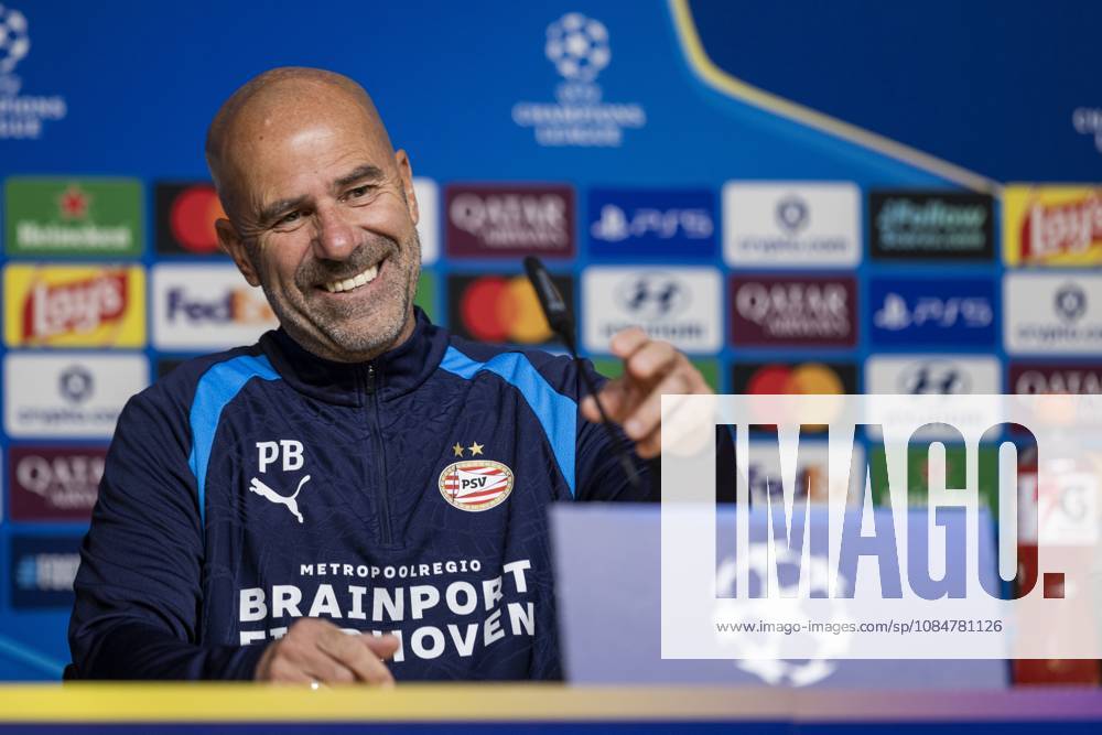 PORTO - PSV Eindhoven coach Peter Bosz of PSV Eindhoven during a press conference, PK, Pressekonferenz the day before the Champions League match between Porto and PSV Eindhoven at the Estadio Do Dragao, on October 19, 2026 in Porto, Portugal. MORITZ MUELLER ANP ANPxSportx IVx 572984446 originalFilename: 572984446
