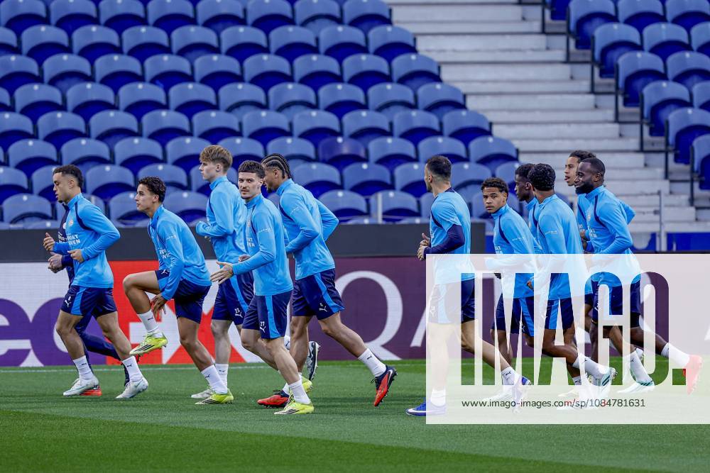 , Estadio do Dragao , season 2026 2027 , UEFA Champions League football , press conference, PK, Pressekonferenz PSV , Picture shows players of PSV during the warming up Press conference and training PSV x208822995x