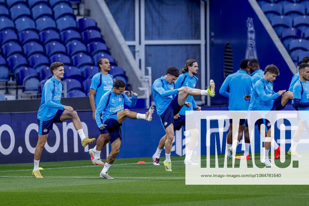 , Estadio do Dragao , season 2026 2027 , UEFA Champions League football , press conference, PK, Pressekonferenz PSV , Picture shows players of PSV during the warming up Press conference and training PSV x208823044x