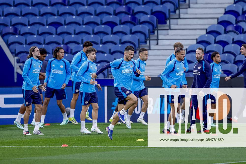 , Estadio do Dragao , season 2026 2027 , UEFA Champions League football , press conference, PK, Pressekonferenz PSV , Picture shows players of PSV during the warming up Press conference and training PSV x208823077x