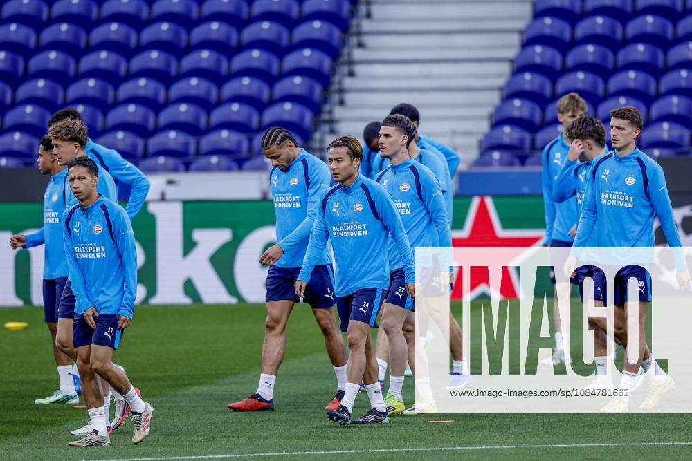 , Estadio do Dragao , season 2026 2027 , UEFA Champions League football , press conference, PK, Pressekonferenz PSV , Picture shows players of PSV during the warming up Press conference and training PSV x208823110x