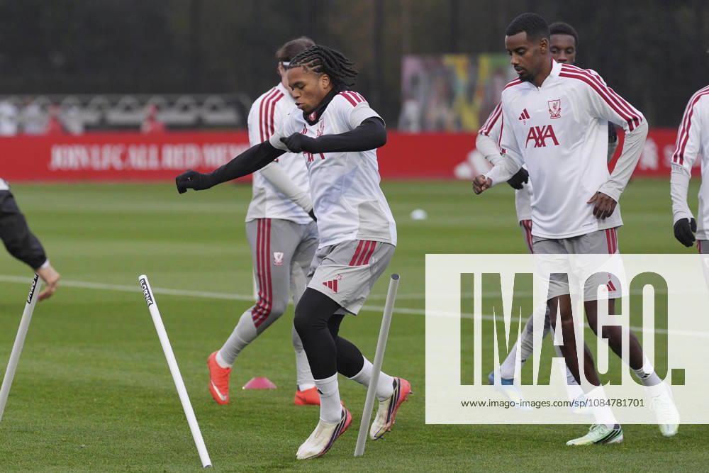 Liverpool Training, Champions League Rio Ngumoha of Liverpool FC and Alexander Isak of Liverpool FC warm up during the Liverpool Training Session ahead of the UEFA Champions League Matchday 3 v Villarreal CF, AXA Training Centre, Liverpool, United Kingdom on 19 October 2026 Credit: Steve Flynn Every Second Media Editorial use only. All images are copyright Every Second Media Limited. No images may be reproduced without prior permission.
