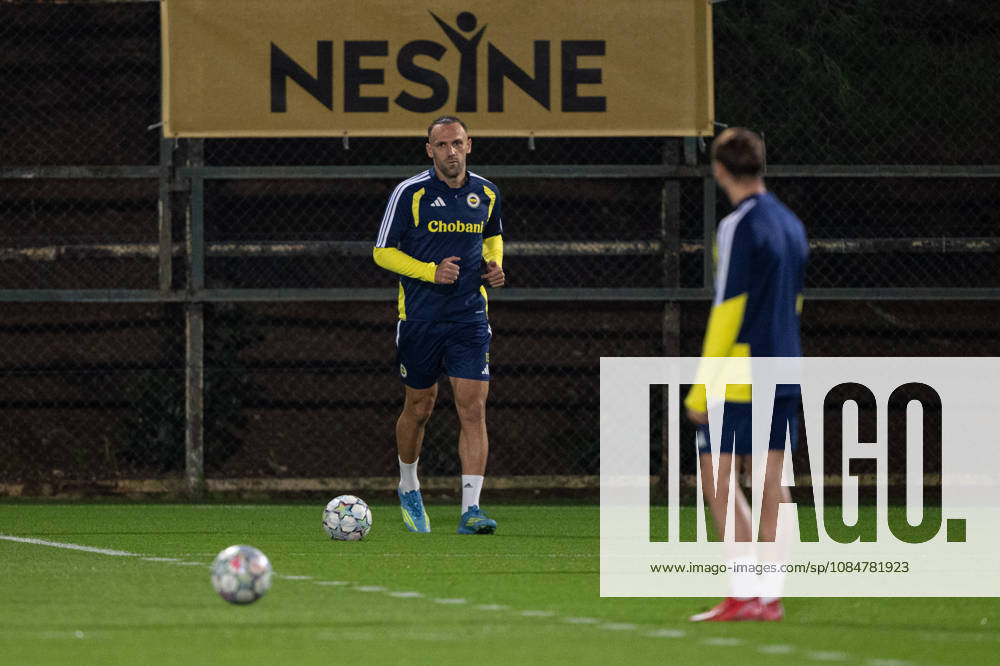 Ahead of Fenerbahce v Slavia Prague - UEFA Champions League ISTANBUL, TURKIYE - OCTOBER 19: Vedat Muric of Fenerbahce takes part during the training session ahead of their UEFA Champions League match between Fenerbahce and Slavia Prague at Chobani Stadium in Istanbul, Turkiye, on October 19, 2026. Celal Gunes Anadolu Istanbul Turkey. Editorial use only. Please get in touch for any other usage.