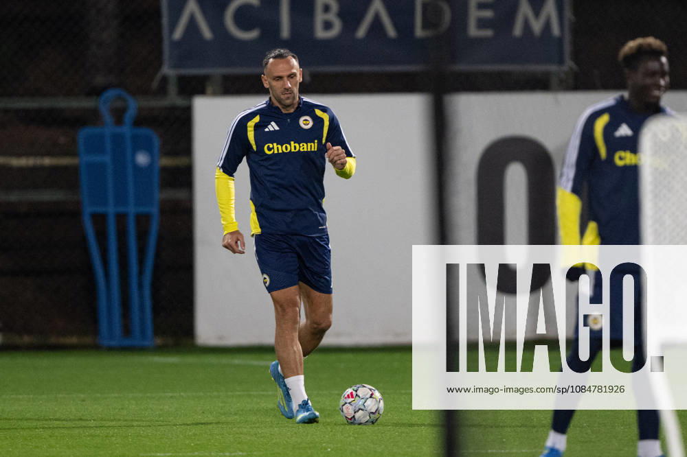 Ahead of Fenerbahce v Slavia Prague - UEFA Champions League ISTANBUL, TURKIYE - OCTOBER 19: Vedat Muric of Fenerbahce takes part during the training session ahead of their UEFA Champions League match between Fenerbahce and Slavia Prague at Chobani Stadium in Istanbul, Turkiye, on October 19, 2026. Celal Gunes Anadolu Istanbul Turkey. Editorial use only. Please get in touch for any other usage.