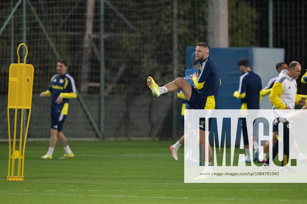 Ahead of Fenerbahce v Slavia Prague - UEFA Champions League ISTANBUL, TURKIYE - OCTOBER 19: Milan Skriniar of Fenerbahce takes part during the training session ahead of their UEFA Champions League match between Fenerbahce and Slavia Prague at Chobani Stadium in Istanbul, Turkiye, on October 19, 2026. Celal Gunes Anadolu Istanbul Turkey. Editorial use only. Please get in touch for any other usage.
