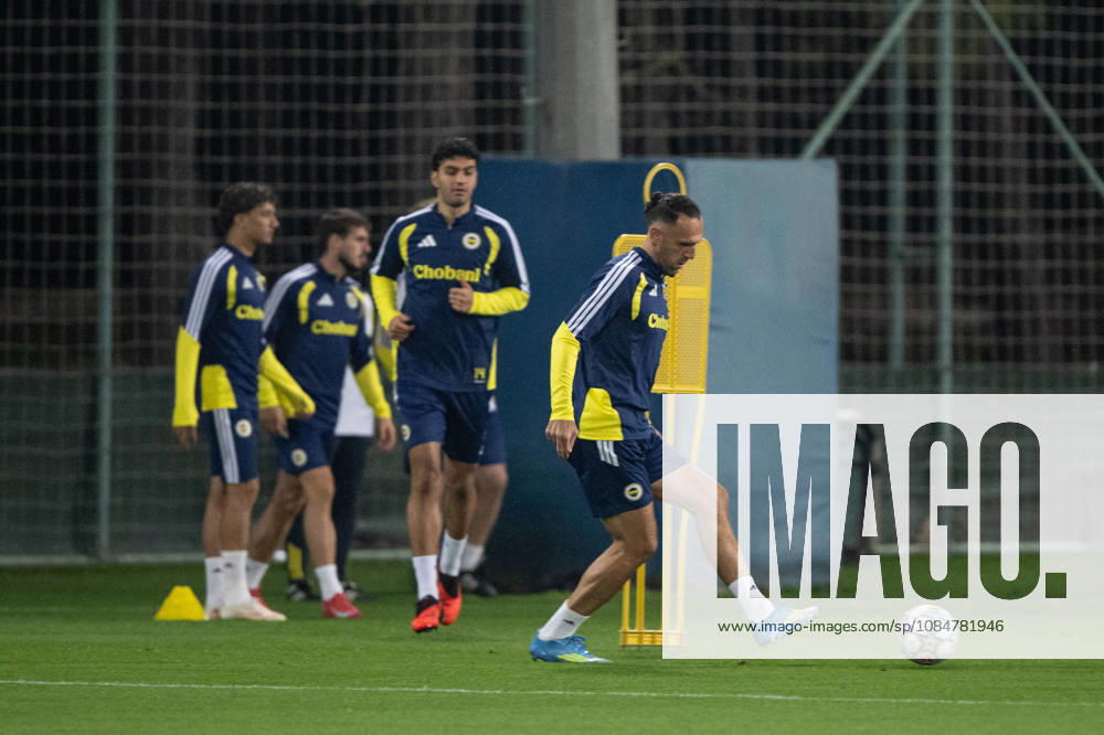 Ahead of Fenerbahce v Slavia Prague - UEFA Champions League ISTANBUL, TURKIYE - OCTOBER 19: Vedat Muric of Fenerbahce takes part during the training session ahead of their UEFA Champions League match between Fenerbahce and Slavia Prague at Chobani Stadium in Istanbul, Turkiye, on October 19, 2026. Celal Gunes Anadolu Istanbul Turkey. Editorial use only. Please get in touch for any other usage.