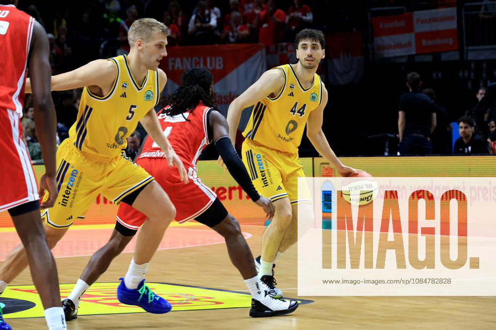 Deutschland, GER, DEU, Basketball, BBL-Pokal, 1.Tag, Saison 2026 2027, Berlin, ALBA Berlin vs Bamberg Sam Griesel ( ALBA Berlin 5 ), JULIUS BOEHMER ( ALBA Berlin 44 ), Jordan Jones ( Bamberg 4 ) nordphoto GmbH Engler Berlin Uber-Arena Berlin Deutschland