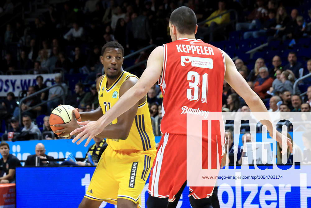 Deutschland, GER, DEU, Basketball, BBL-Pokal, 1.Tag, Saison 2026 2027, Berlin, ALBA Berlin vs Bamberg Sima Fatty Yankuba ( ALBA Berlin 77 ), Daniel Keppeler ( Bamberg 31 ) nordphoto GmbH Engler Berlin Uber-Arena Berlin Deutschland