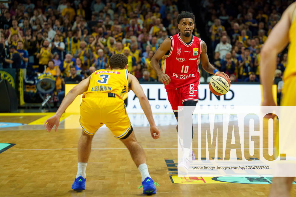 Im Bild: Mylik Wilson (BMA365 Bamberg Baskets, 10) am Ball 19.10.2026, Alba Berlin - BMA365 Bamberg Baskets, BBL-Pokal Achtelfinale, Basketball, Saison 2026 27, Uber Arena