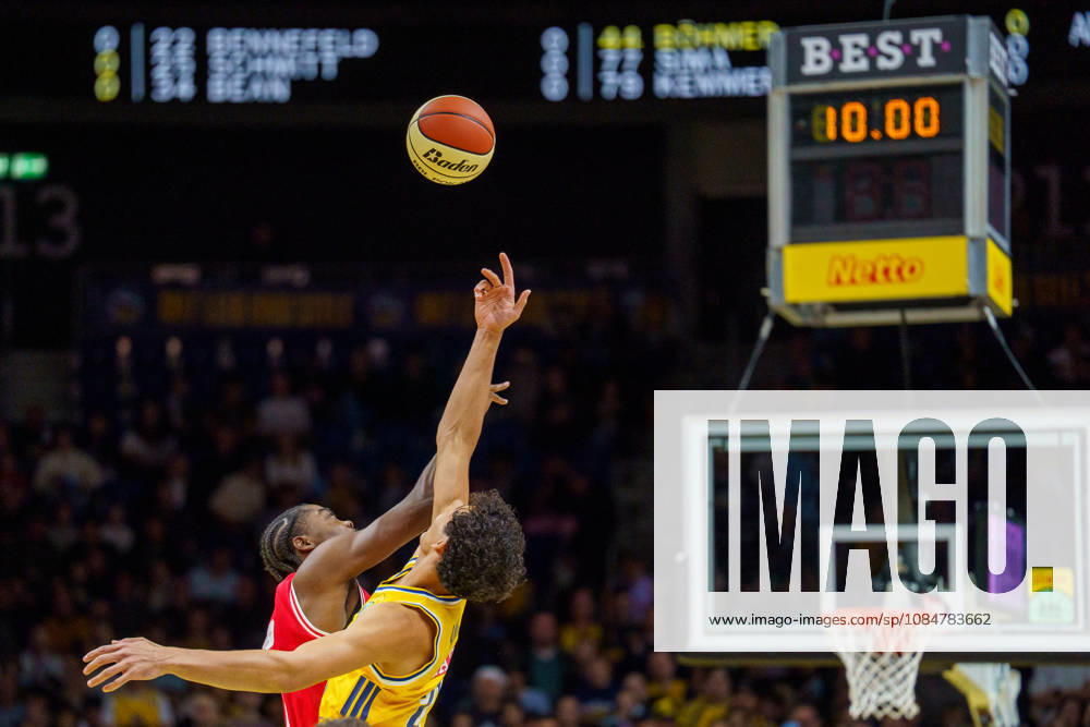 Im Bild: tipp-off 19.10.2026, Alba Berlin - BMA365 Bamberg Baskets, BBL-Pokal Achtelfinale, Basketball, Saison 2026 27, Uber Arena
