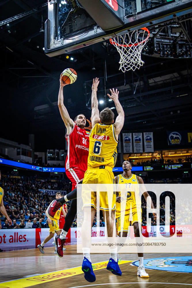 Basketball Berlin 19.10.2026 Saison 2026 2027 Netto BBL Pokal Achtelfinale Alba Berlin - BMA365 Bamberg Baskets Daniel Keppeler (Bamberg, No.31) Malte Delow (Alba Berlin, No.06)