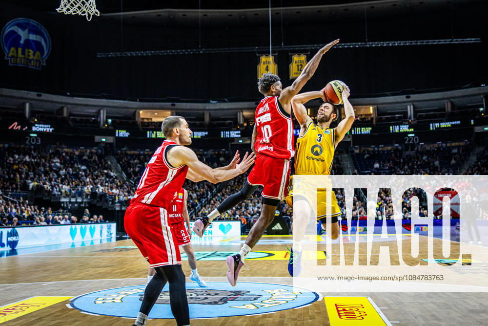 Basketball Berlin 19.10.2026 Saison 2026 2027 Netto BBL Pokal Achtelfinale Alba Berlin - BMA365 Bamberg Baskets Jordan Ford (Alba Berlin, No.03) Mylik Wilson (Bamberg, No.10)