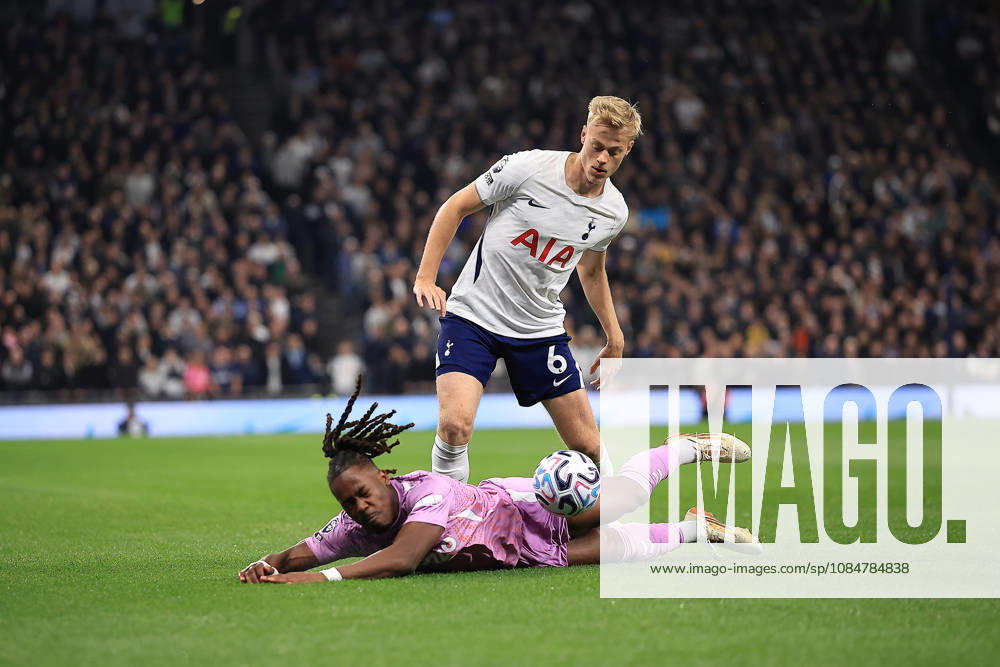Tottenham Hotspur v Coventry City, Premier League Tottenham Hotspur Defender Jan Paul van Hecke 6 tackles Coventry City Forward Brandon Thomas-Asante 23 during the Premier League match between Tottenham Hotspur and Coventry City at Tottenham Hotspur Stadium, London, UK on 19 October 2026. London Tottenham Hotspur Stadium London UK Editorial use only DataCo restrictions apply See www.football-dataco.com ,