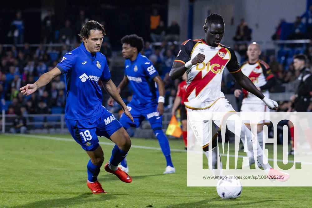 Getafe CF v Rayo Vallecano - La Liga EA Sports 2026 27 October 19, 2026, Estadio El Coliseum, Getafe, Madrid, Spain: Path Ciss of Rayo Vallecano is defended by Enes Unal of Getafe during La Liga EA Sports match between Getafe and Rayo Vallecano at Estadio El Coliseum on October 19, 2026 in Madrid, Spain. Getafe Estadio Coliseum Madrid Spain