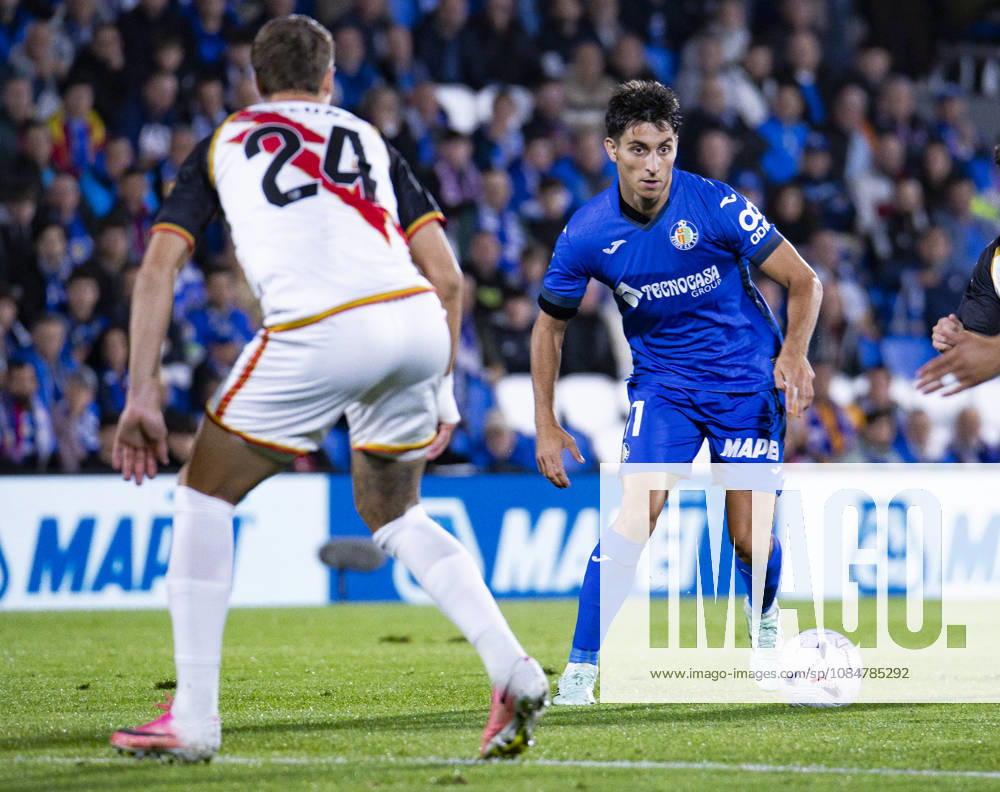Getafe CF v Rayo Vallecano - La Liga EA Sports 2026 27 October 19, 2026, Estadio El Coliseum, Getafe, Madrid, Spain: Ramon Terrats of Getafe is defended by Florian Lejeune during La Liga EA Sports match between Getafe and Rayo Vallecano at Estadio El Coliseum on October 19, 2026 in Madrid, Spain. Getafe Estadio Coliseum Madrid Spain