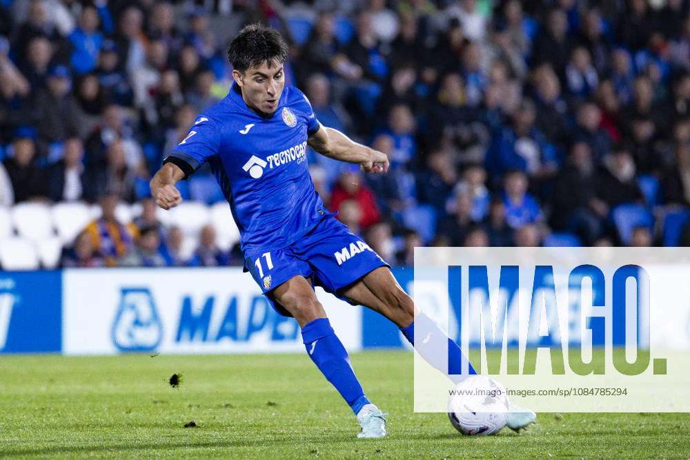 Getafe CF v Rayo Vallecano - La Liga EA Sports 2026 27 October 19, 2026, Estadio El Coliseum, Getafe, Madrid, Spain: Ramon Terrats of Getafe is defended during La Liga EA Sports match between Getafe and Rayo Vallecano at Estadio El Coliseum on October 19, 2026 in Madrid, Spain. Getafe Estadio Coliseum Madrid Spain