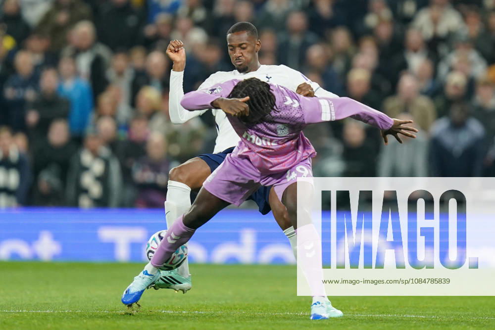 Tottenham Hotspur v Coventry City, Premier League Sidiki Chérif of Coventry City under pressure from Tosin Adarabioyo of Tottenham Hotspur during the Tottenham Hotspur v Coventry City Premier League match at the Tottenham Hotspur Stadium, London, England on 19 October 2026 Credit: Dylan Hepworth Every Second Media Editorial use only. All images are copyright Every Second Media Limited. No images may be reproduced without prior permission. All rights reserved. Premier League and Football League images are subject to licensing agreements with Football DataCo Limited. see https: www.football-dataco.com