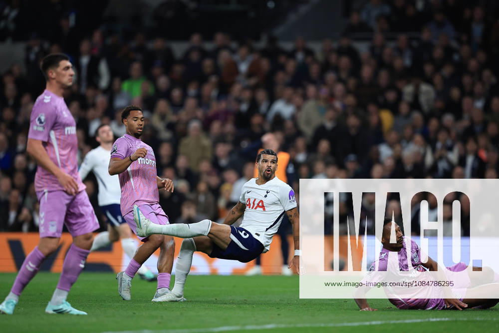 Tottenham Hotspur v Coventry City, Premier League CHANCE Tottenham Hotspur Forward Dominic Solanke 19 shoots towards goal during the Premier League match between Tottenham Hotspur and Coventry City at Tottenham Hotspur Stadium, London, UK on 19 October 2026. London Tottenham Hotspur Stadium London UK Editorial use only DataCo restrictions apply See www.football-dataco.com ,