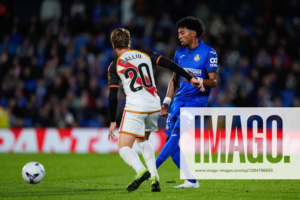 Johan Mojica of Getafe CF passes the ball during the Spanish League, LaLiga EA Sports, football match between Getafe CF and Rayo Vallecano at Coliseum de Getafe stadium on October 19, 2026, in Getafe, Spain. Getafe CF V Rayo Vallecano - LaLiga EA Sports - ZUMAa181 20261019_zaa_a181_027