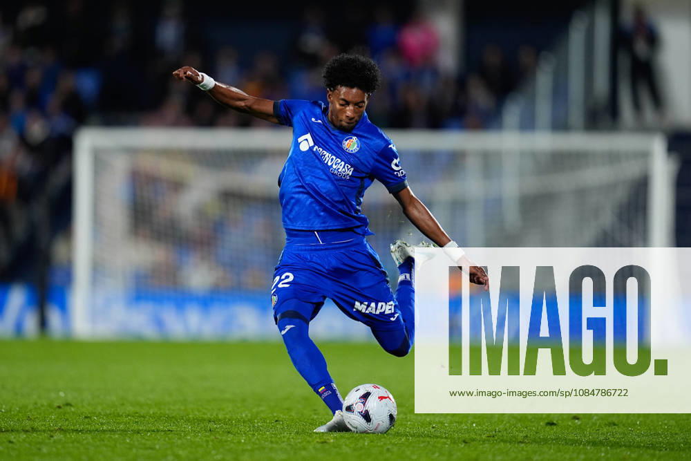 Johan Mojica of Getafe CF kicks the ball during the Spanish League, LaLiga EA Sports, football match between Getafe CF and Rayo Vallecano at Coliseum de Getafe stadium on October 19, 2026, in Getafe, Spain. Getafe CF V Rayo Vallecano - LaLiga EA Sports - ZUMAa181 20261019_zaa_a181_032