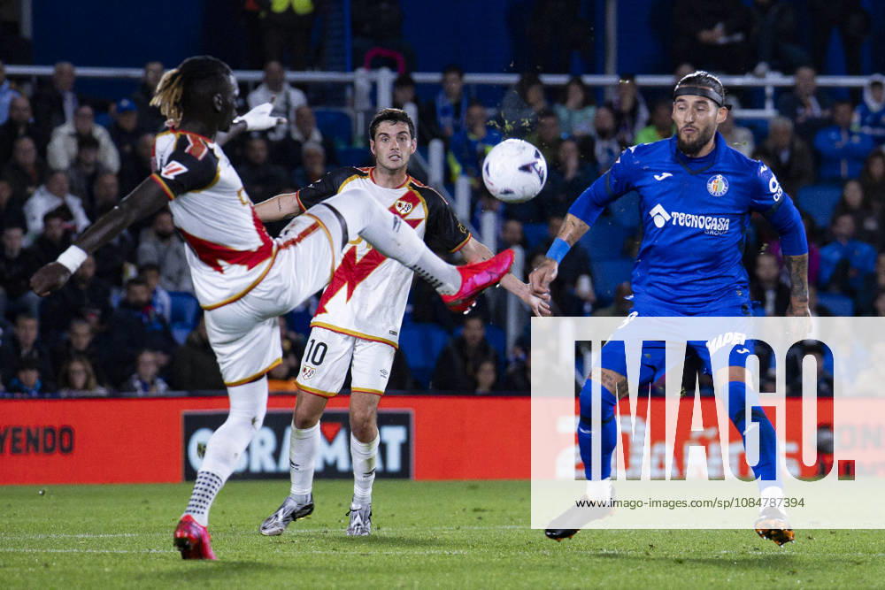 Getafe CF v Rayo Vallecano - La Liga EA Sports 2026 27 October 19, 2026, Estadio El Coliseum, Getafe, Madrid, Spain: Path Ciss fights for the ball against Nemanja Gudelj of Getafe during La Liga EA Sports match between Getafe and Rayo Vallecano at Estadio El Coliseum on October 19, 2026 in Madrid, Spain. Getafe Estadio Coliseum Madrid Spain