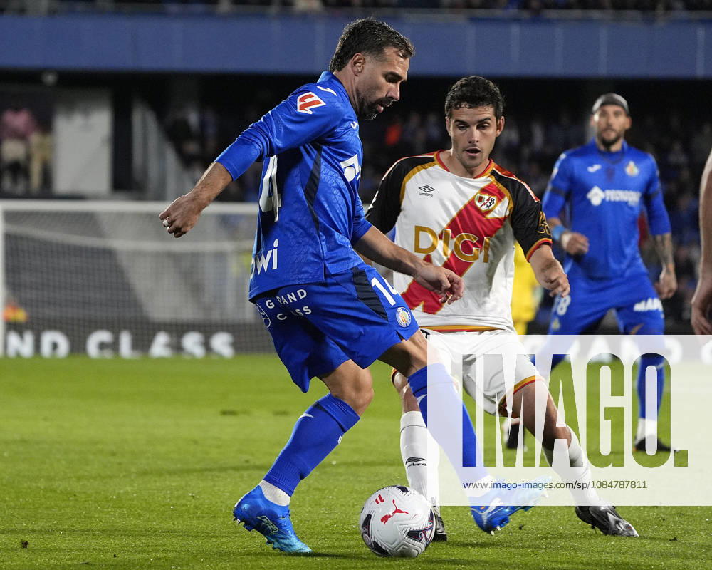 GETAFE CF v RAYO VALLECANO. LA LIGA 2026 2027. ROUND 9.. Getafe CF s Dani Carvajal (l) and Rayo Vallecano s Sergio Camello during La Liga match. October19, 2026. (ALTERPHOTOS Acero) GetafeSpain