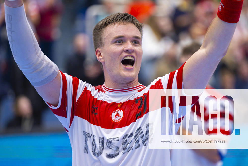 8. Spieltag der 2. Handball-Bundesliga, TuSEM Essen - TV Emsdetten. Max Neuhaus (TuSEM Essen) bejubelt den Sieg. Essen Am Hallo NRW Deutschland xRHR-FOTO DEx