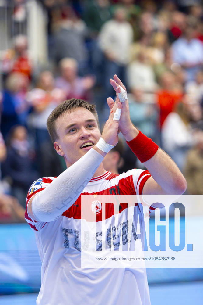 8. Spieltag der 2. Handball-Bundesliga, TuSEM Essen - TV Emsdetten. Max Neuhaus (TuSEM Essen) bejubelt den Sieg. Essen Am Hallo NRW Deutschland xRHR-FOTO DEx