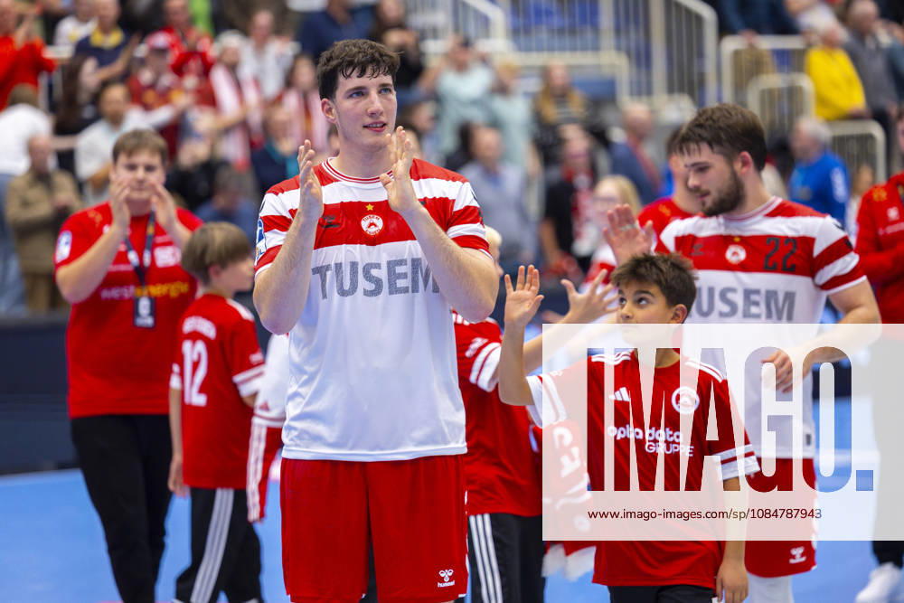 8. Spieltag der 2. Handball-Bundesliga, TuSEM Essen - TV Emsdetten. Valentin Willner (TuSEM Essen) bejubelt den Sieg. Essen Am Hallo NRW Deutschland xRHR-FOTO DEx