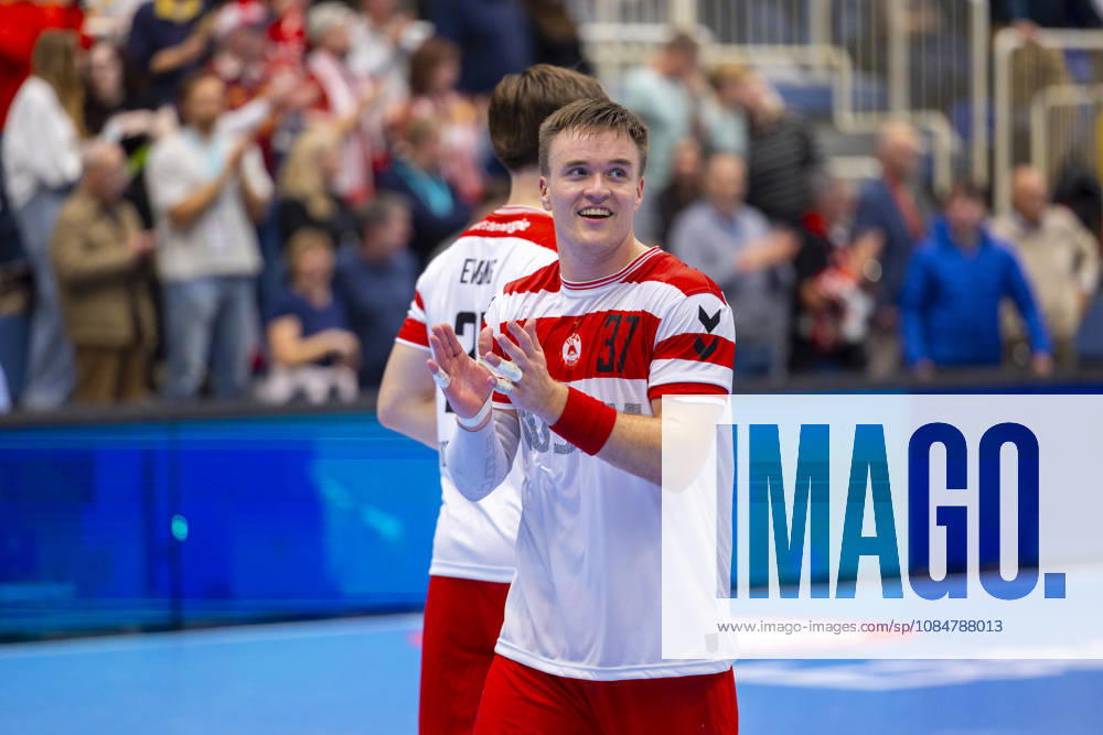 8. Spieltag der 2. Handball-Bundesliga, TuSEM Essen - TV Emsdetten. Max Neuhaus (TuSEM Essen) bejubelt den Sieg. Essen Am Hallo NRW Deutschland xRHR-FOTO DEx