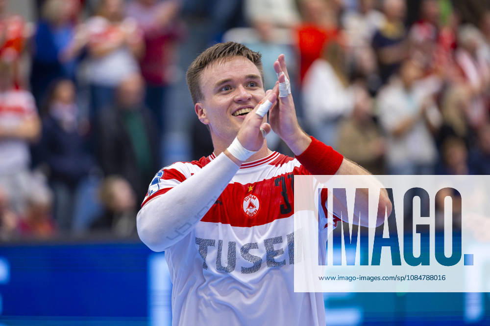 8. Spieltag der 2. Handball-Bundesliga, TuSEM Essen - TV Emsdetten. Max Neuhaus (TuSEM Essen) bejubelt den Sieg. Essen Am Hallo NRW Deutschland xRHR-FOTO DEx