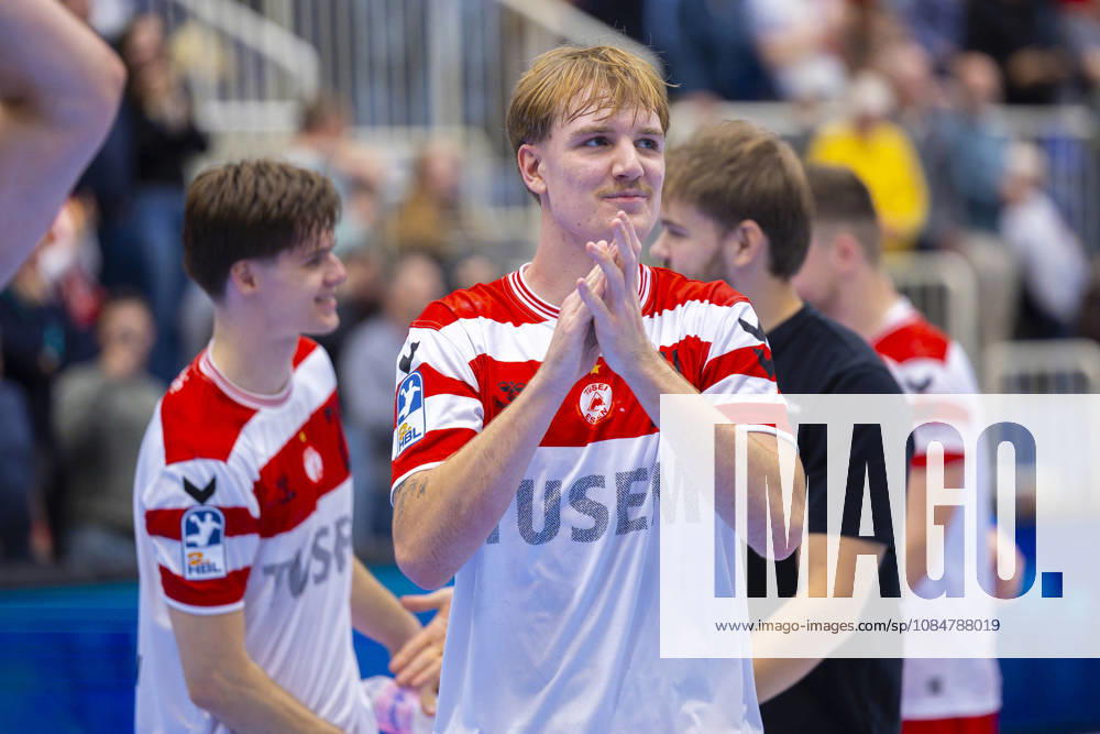 8. Spieltag der 2. Handball-Bundesliga, TuSEM Essen - TV Emsdetten. Finley Werschkull (TuSEM Essen) bejubelt den Sieg. Essen Am Hallo NRW Deutschland xRHR-FOTO DEx