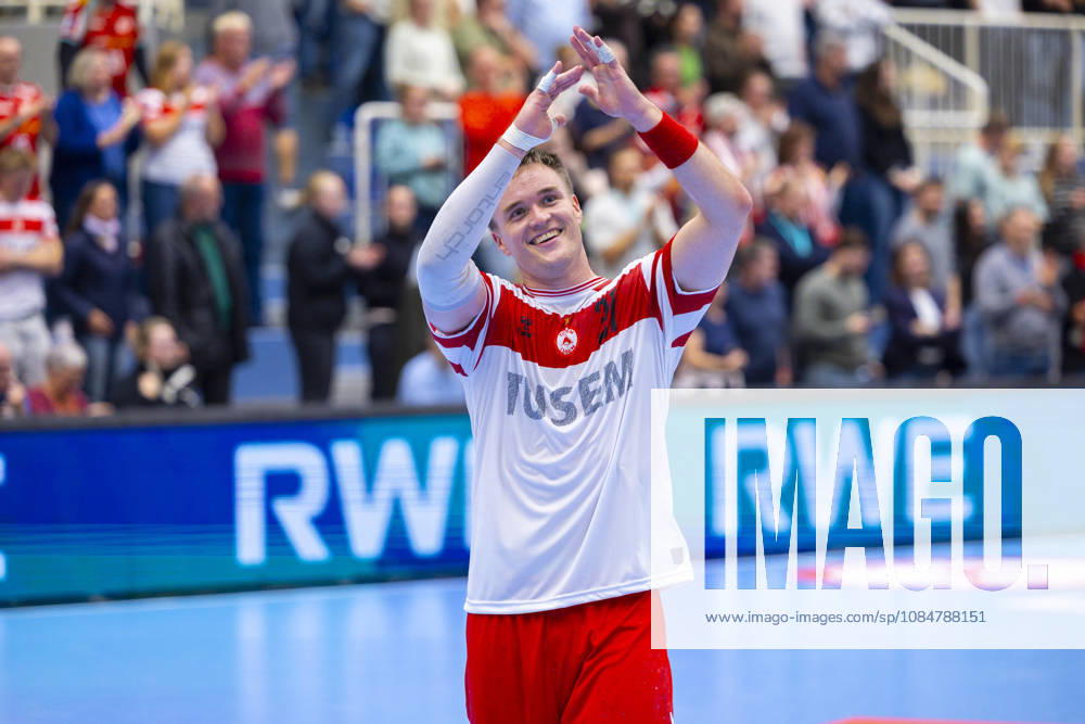 8. Spieltag der 2. Handball-Bundesliga, TuSEM Essen - TV Emsdetten. Max Neuhaus (TuSEM Essen) bejubelt den Sieg. Essen Am Hallo NRW Deutschland xRHR-FOTO DEx
