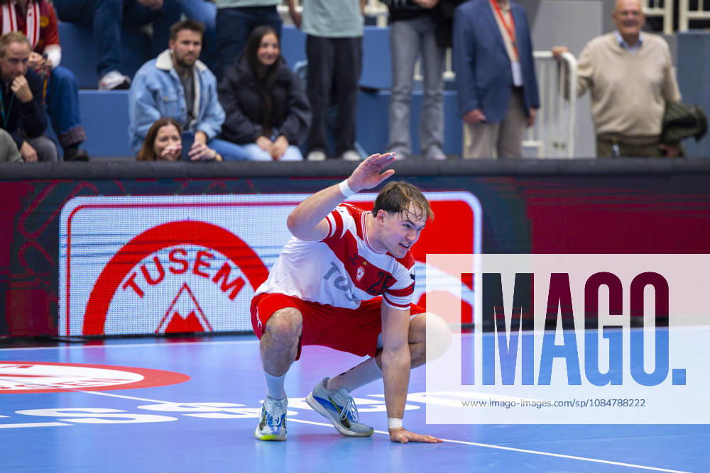 8. Spieltag der 2. Handball-Bundesliga, TuSEM Essen - TV Emsdetten. Tom Wolf (TuSEM Essen) jubelt. Essen Am Hallo NRW Deutschland xRHR-FOTO DEx
