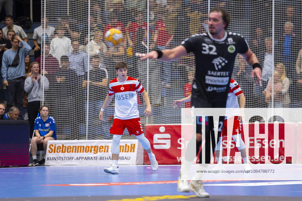 8. Spieltag der 2. Handball-Bundesliga, TuSEM Essen - TV Emsdetten. Danilo Zunic (TuSEM Essen). Essen Am Hallo NRW Deutschland xRHR-FOTO DEx