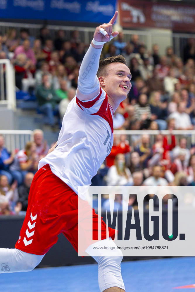 8. Spieltag der 2. Handball-Bundesliga, TuSEM Essen - TV Emsdetten. Max Neuhaus (TuSEM Essen) jubelt. Essen Am Hallo NRW Deutschland xRHR-FOTO DEx
