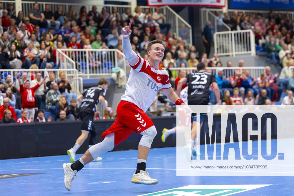 8. Spieltag der 2. Handball-Bundesliga, TuSEM Essen - TV Emsdetten. Max Neuhaus (TuSEM Essen) jubelt. Essen Am Hallo NRW Deutschland xRHR-FOTO DEx