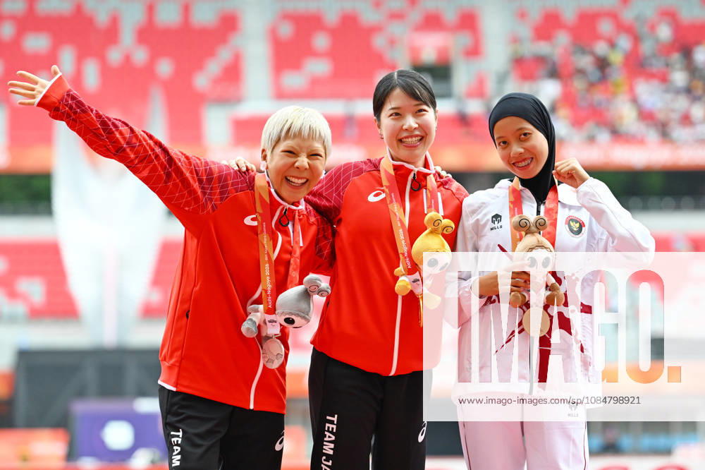 (L-R) Kaede Maegawa (JPN), Tomomi Tozawa (JPN), Karisma Evi Tiarani (IDN) OCTOBER 20, 2026 - Para Athletics : Women s Long Jump T42 T44 T61 T62 T63 T64 award ceremony during the Asian Para Games Aichi-Nagoya 2026 at Nagoya City Mizuho Park Athletic Stadium in Aichi, Japan. Noxthirdxpartyxsales aflo_357524291 KenjiroxMatsuox