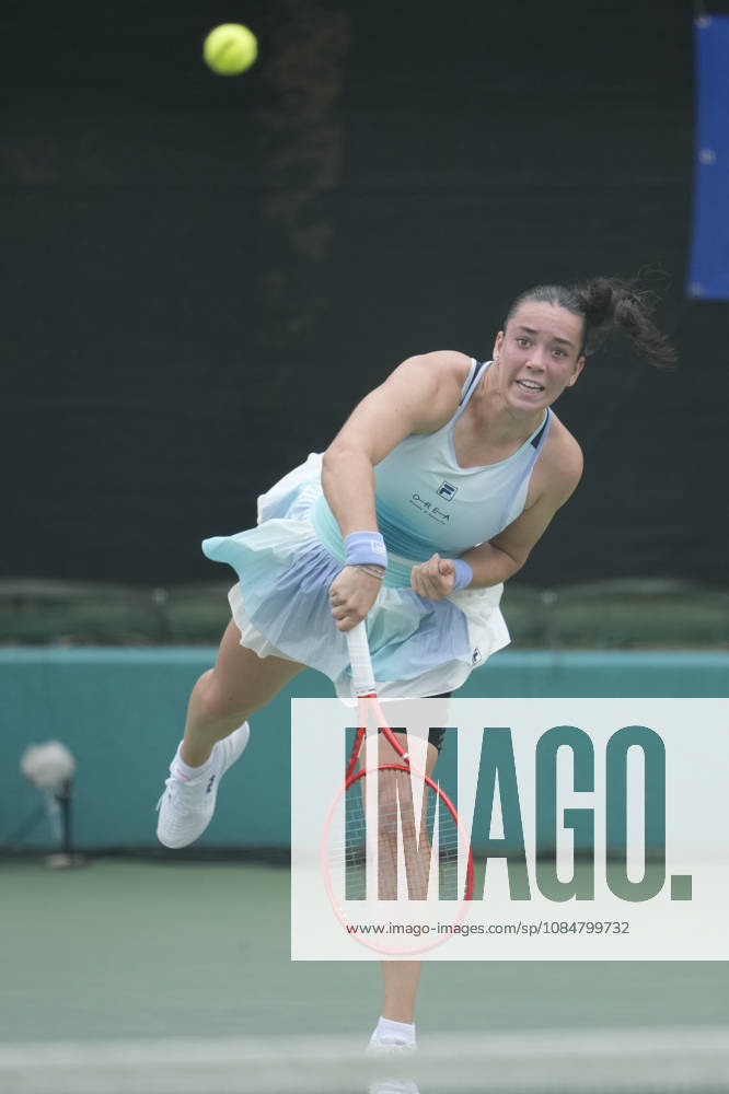 WTA, Tennis Damen Kinoshita Group Japan Open - Day 2 Tereza Valentova of the Czech Republic plays against Shuai Zhang of China during their round of 32 singles match at the 2026 Kinoshita Group Japan Open Women s tennis tournament at Utsubo Tennis Center in Osaka, Japan, on October 20, 2026. Osaka Japan