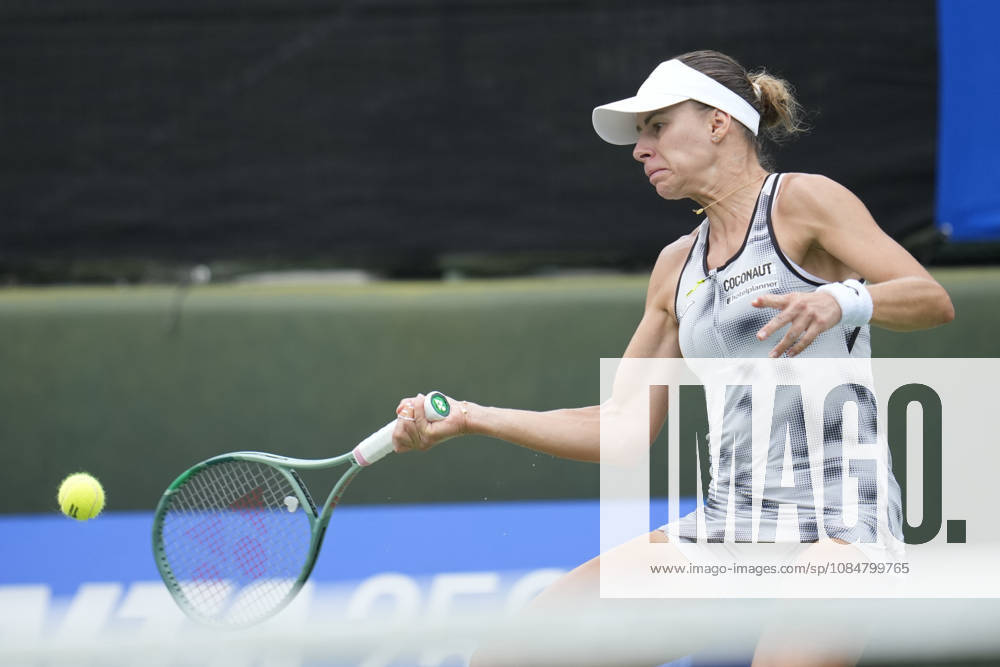 WTA, Tennis Damen Kinoshita Group Japan Open - Day 2 Magda Linette of Poland plays in action during her round of 32 singles match against Claire Liu of the United States at the 2026 Kinoshita Group Japan Open Women s tennis tournament at Utsubo Tennis Center in Osaka, Japan, on October 20, 2026. Osaka Japan