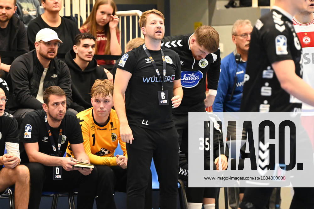 Trainer Lennart Lingener TuSEM Essen - TV Emsdetten 19.10.2026 Trainer Lennart Lingener (TV Emsdetten), 2. Handball Bundesliga TuSEM Essen - TV Emsdetten am 19. Oktober 2026 in der Sporthalle am Hallo, Essen. Endstand: 32:25 vor 2.132 Zuschauer.