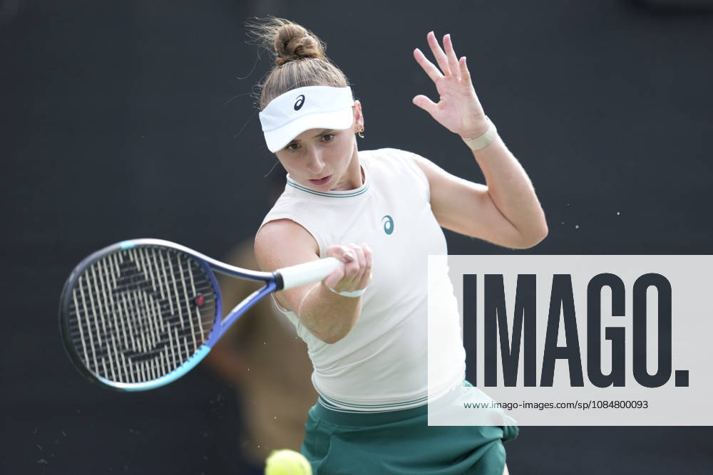 WTA, Tennis Damen Kinoshita Group Japan Open - Day 2 Mary Stoiana of the United States competes in her round of 32 singles match against Oleksandra Oliynykova of Ukraine at the 2026 Kinoshita Group Japan Open Women s tennis tournament at Utsubo Tennis Center in Osaka, Japan, on October 20, 2026. Osaka Japan