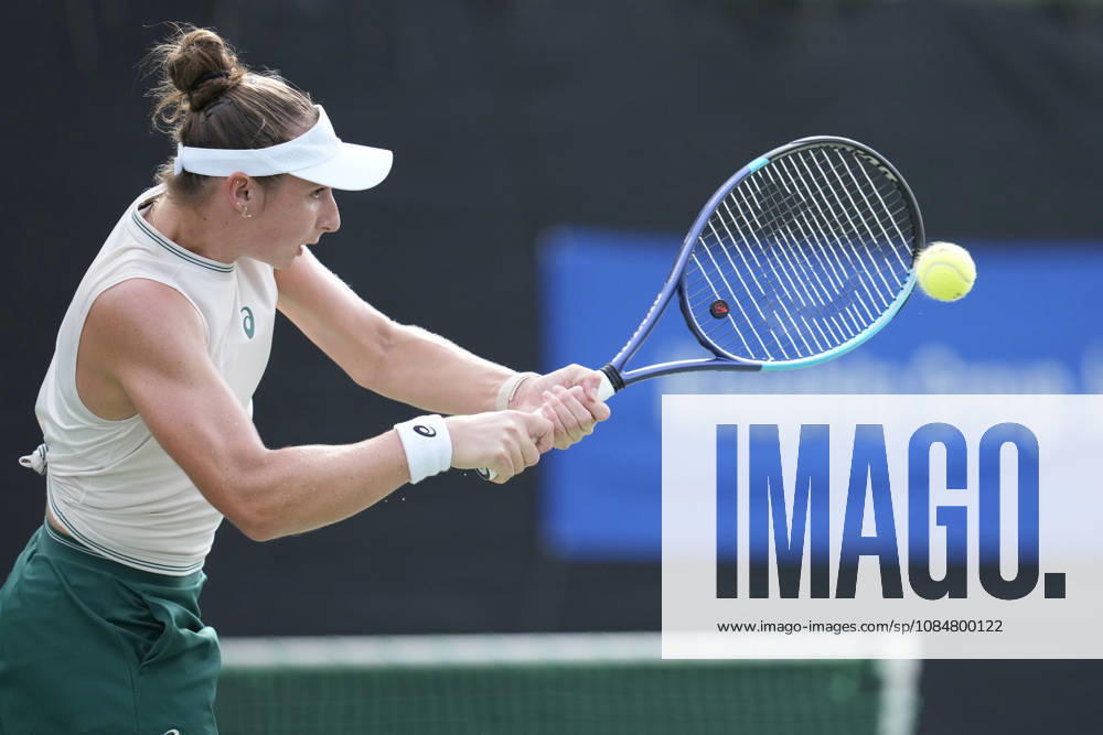 WTA, Tennis Damen Kinoshita Group Japan Open - Day 2 Mary Stoiana of the United States competes in her round of 32 singles match against Oleksandra Oliynykova of Ukraine at the 2026 Kinoshita Group Japan Open Women s tennis tournament at Utsubo Tennis Center in Osaka, Japan, on October 20, 2026. Osaka Japan