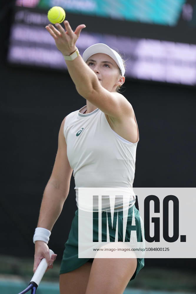 WTA, Tennis Damen Kinoshita Group Japan Open - Day 2 Mary Stoiana of the United States competes in her round of 32 singles match against Oleksandra Oliynykova of Ukraine at the 2026 Kinoshita Group Japan Open Women s tennis tournament at Utsubo Tennis Center in Osaka, Japan, on October 20, 2026. Osaka Japan