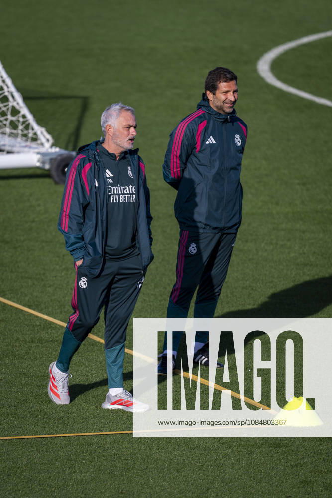 Real Madrid CF Training Session And press conference, PK, Pressekonferenz - UEFA Champions League 2026 27 League Phase MD3 MADRID, SPAIN - OCTOBER 20: Jose Mourinho (L), head coach of Real Madrid CF, is seen during the training session on day ahead of the UEFA Champions League 2026 27 League Phase MD3 at Ciudad Real Madrid on October 20, 2026 in Valdebebas, Spain. Valdebebas Ciudad Real Madrid Madrid Spain