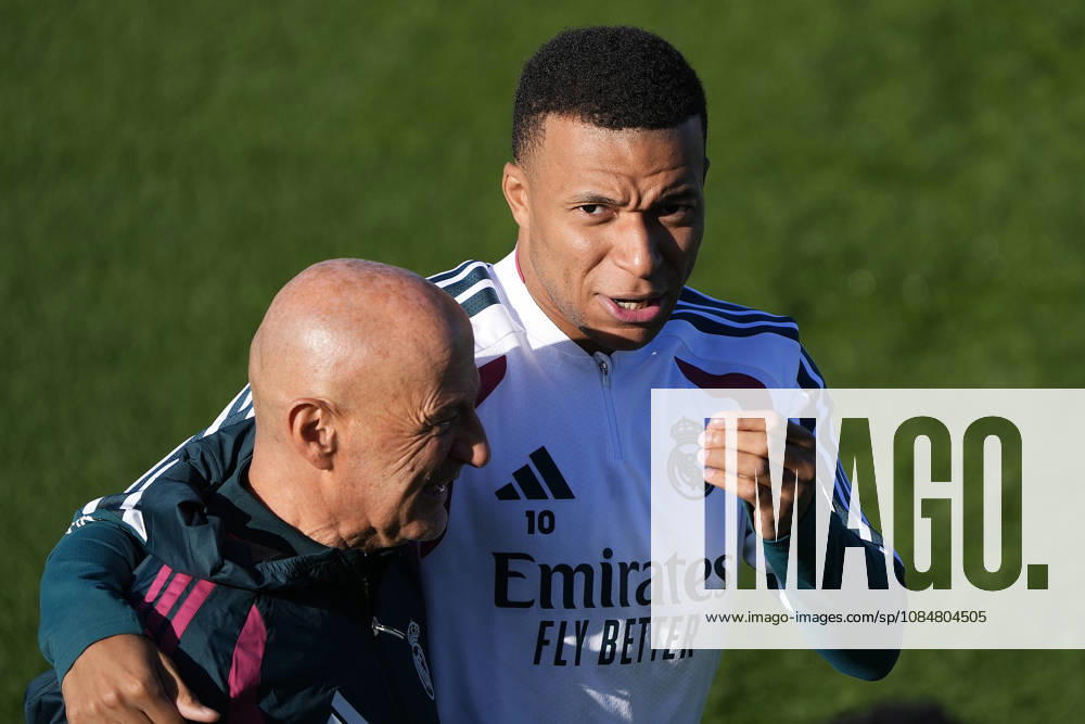 Real Madrid CF s Kylian Mbappe (r) with the fitness coach Antonio Pintus during training session prior to the Champions League round 3 match against RB Leipzig. October 20 2026. (20261020157)